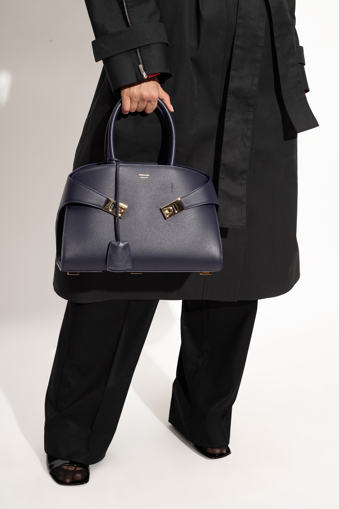 ハンドバッグ Salvatore Ferragamo HUG TH S MIDNIGHT Handbags m handbag in Hug handbag (L) - Women | Ferragamo
